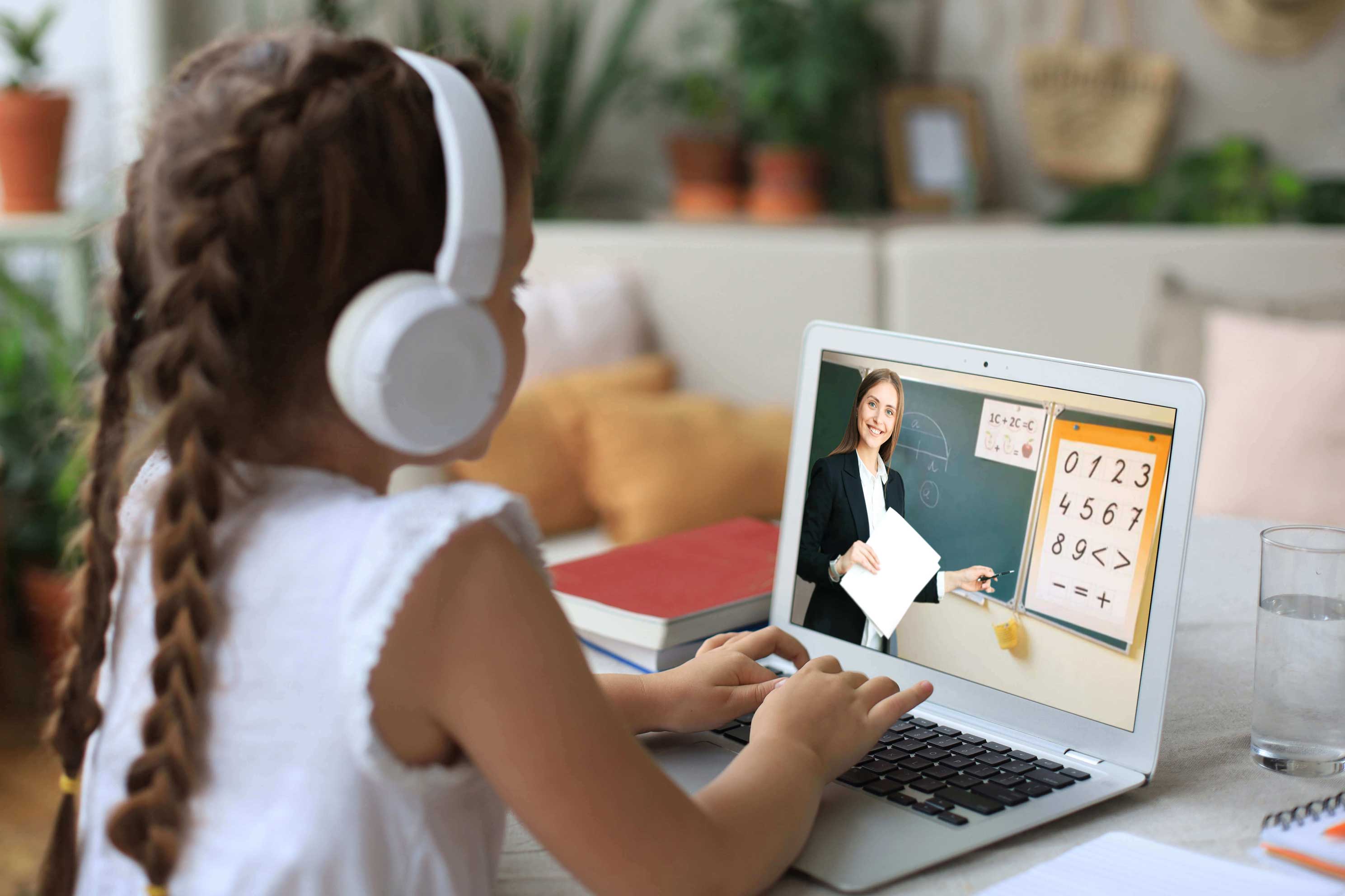 Personalized Online Learning Paths